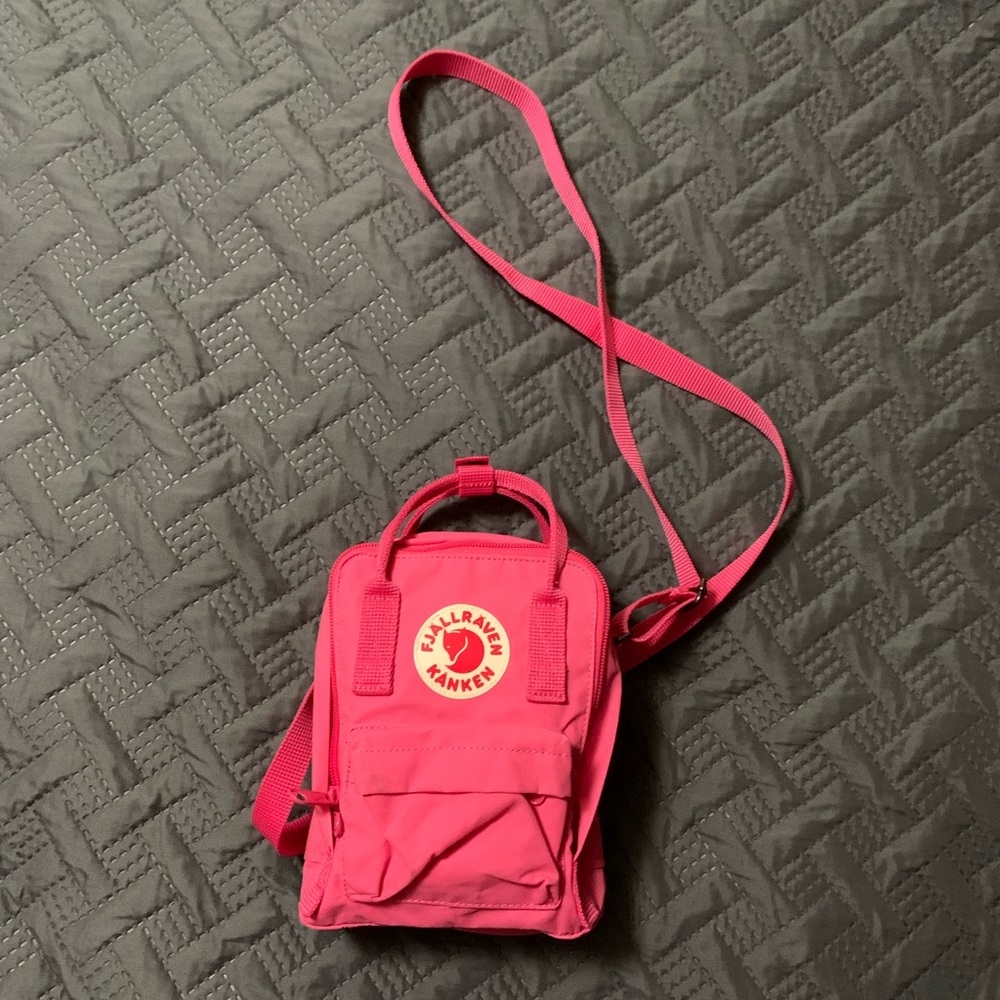 Fjallraven Kanken pink mini sling